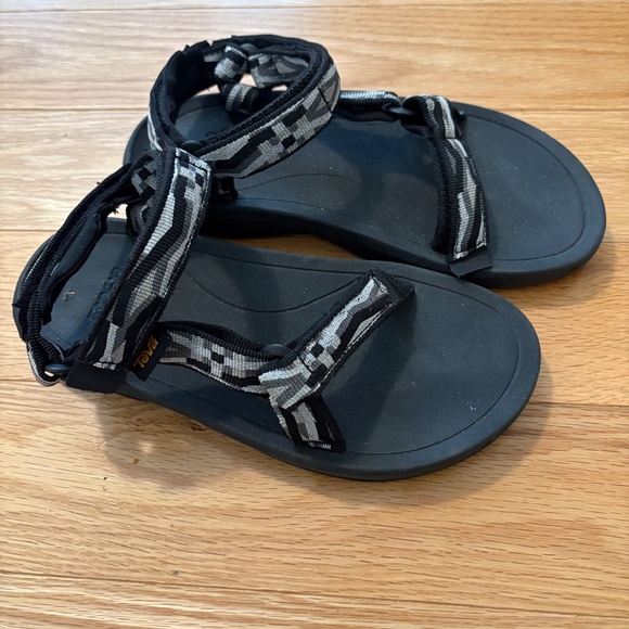 Kids Teva hurricane sandals size 2 - Picture 2 of 5